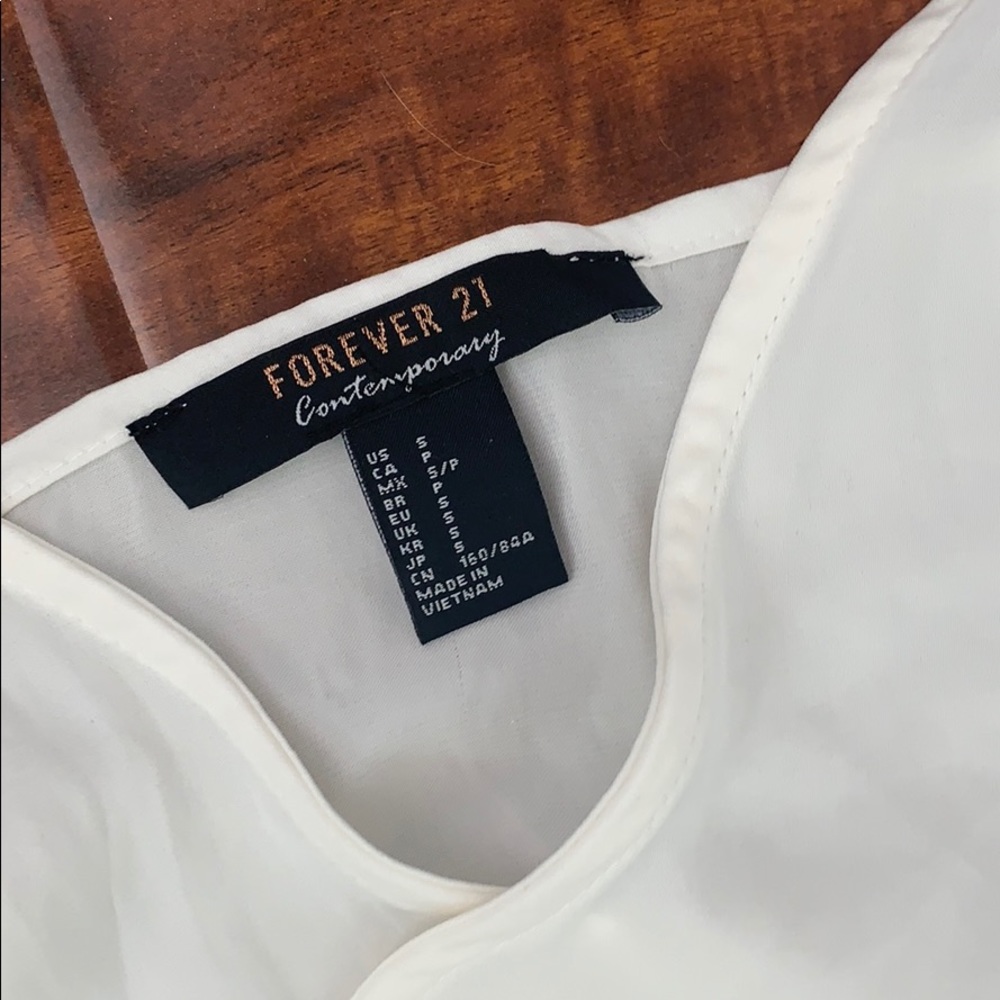 📌White Spaghetti Strap top with long tie - Picture 3 of 4